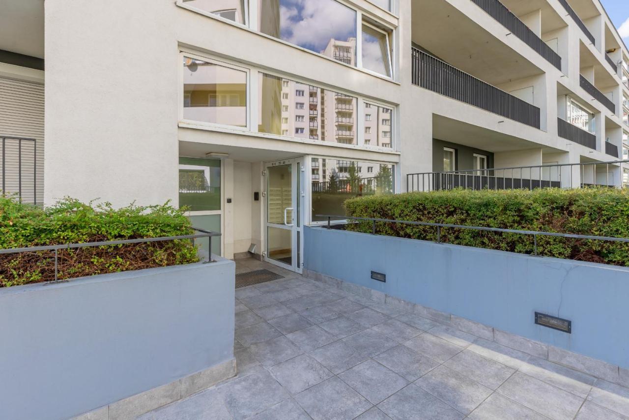 Metro Targowek Spacious Apartment With Parking By Noclegi Renters Warsaw Luaran gambar