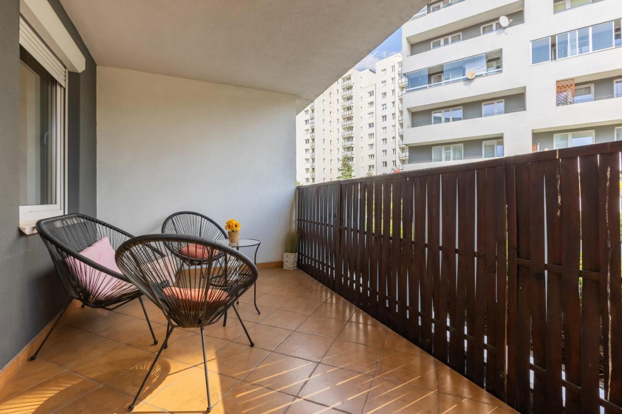 Metro Targowek Spacious Apartment With Parking By Noclegi Renters Warsaw Luaran gambar