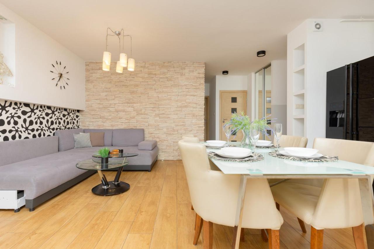 Metro Targowek Spacious Apartment With Parking By Noclegi Renters Warsaw Luaran gambar