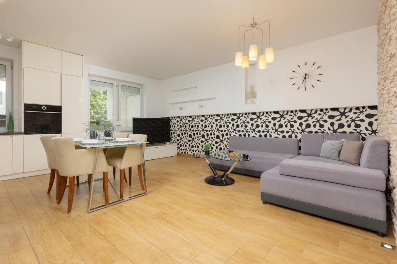 Metro Targowek Spacious Apartment With Parking By Noclegi Renters Warsaw Luaran gambar