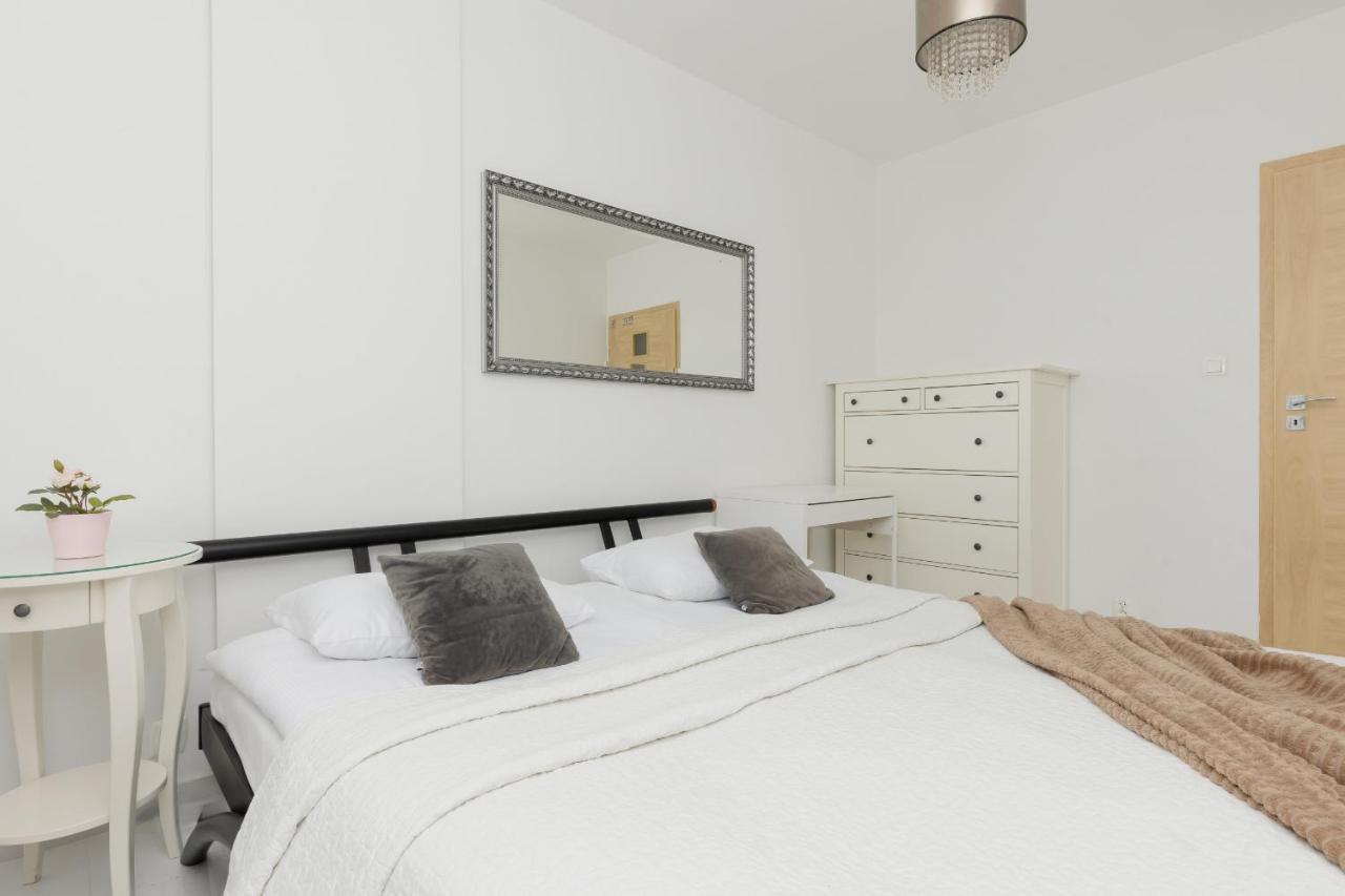 Metro Targowek Spacious Apartment With Parking By Noclegi Renters Warsaw Luaran gambar